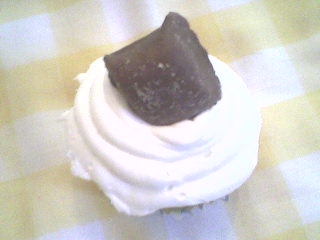 concession-stand-cupcakesbutterfingers concession-stand-cupcakesbutterfingers