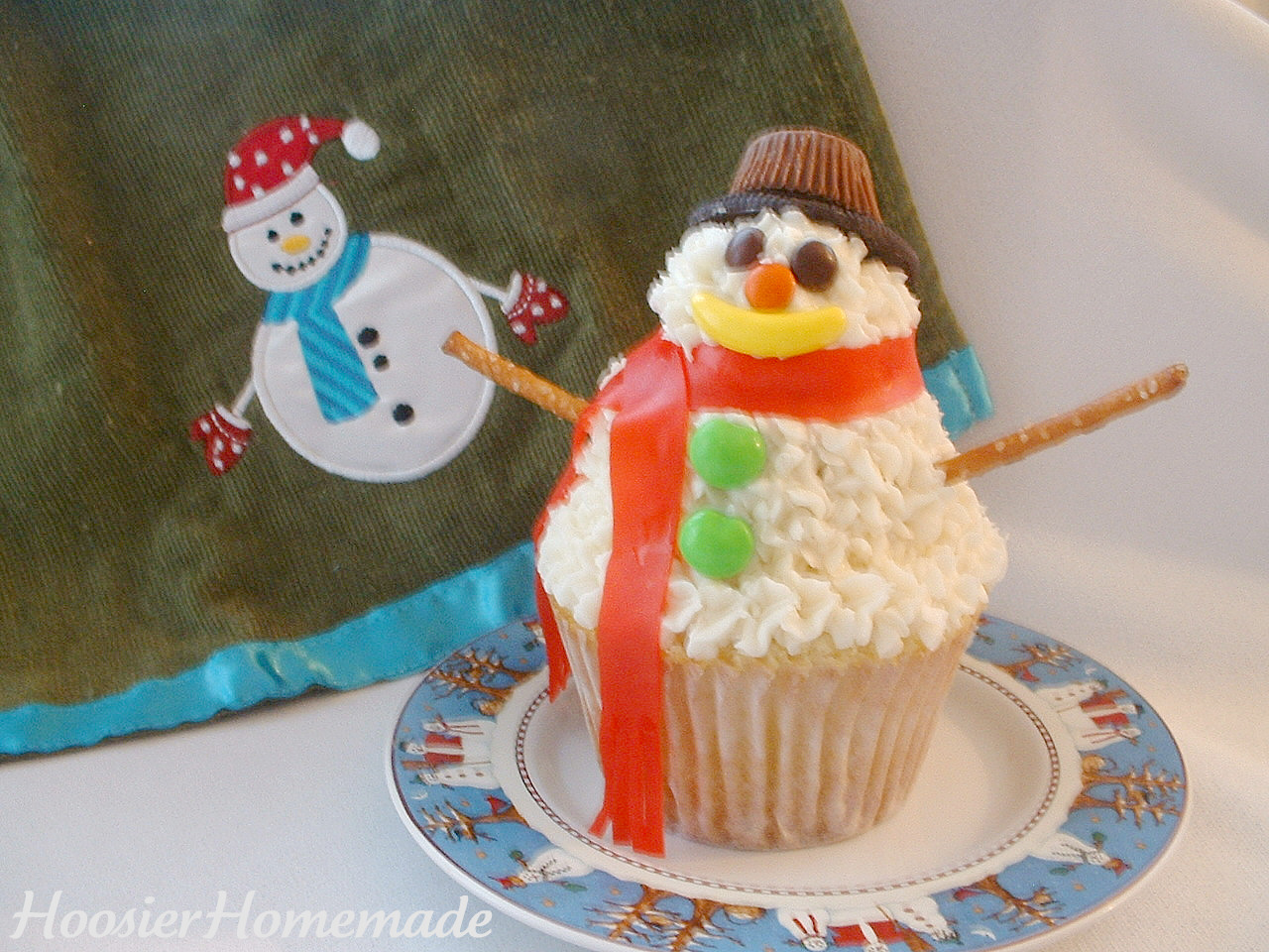 Stacked Snowman Cupcake.fixed.2