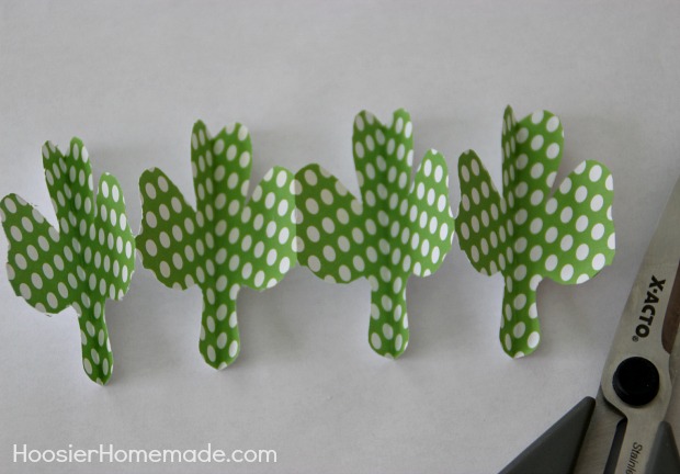 How to Make 3D Paper Shamrocks | Instructions on HoosierHomemade.com