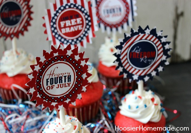 Easy 4th of July Cupcakes :: Red, White & Blue :: Recipe on HoosierHomemade.com