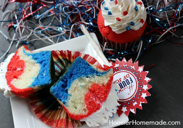 Easy 4th of July Cupcakes :: Red, White & Blue :: Recipe on HoosierHomemade.com