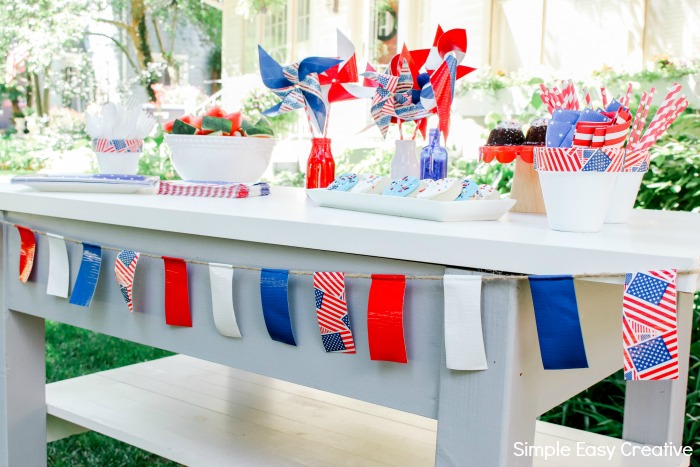 4TH OF JULY TABLE DECORATIONS -- Learn How to Make Pinwheels and Create a fun and easy table centerpiece with these simple table decorations! 