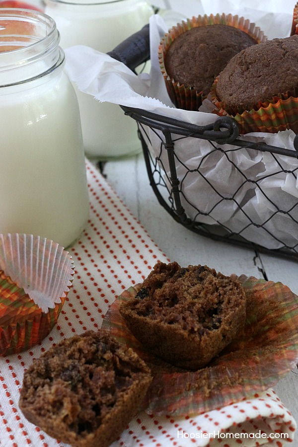 APPLESAUCE MUFFINS -- a hearty muffin perfect for breakfast, lunch boxes, snacks or even a late night snack! Filled with good-for-you ingredients and LESS sugar too!