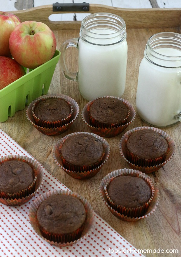 APPLESAUCE MUFFINS -- a hearty muffin perfect for breakfast, lunch boxes, snacks or even a late night snack! Filled with good-for-you ingredients and LESS sugar too!