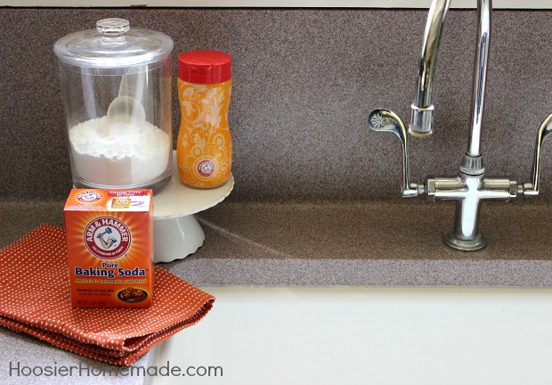 Clean your Sink Naturally and Safe :: Learn how on HoosierHomemade.com