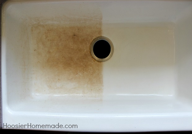 Clean your Sink Naturally and Safe :: Learn how on HoosierHomemade.com