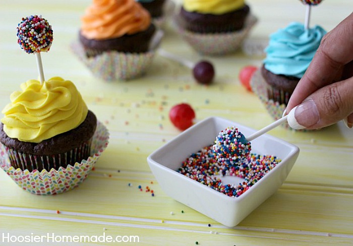 CHOCOLATE CUPCAKE RECIPE -- These FUN cupcakes are the perfect Kid's Birthday Cupcakes - they are even great for kids of ALL ages! The Dum Dum Sucker topper is super easy to make! The cupcakes are moist and delicious!