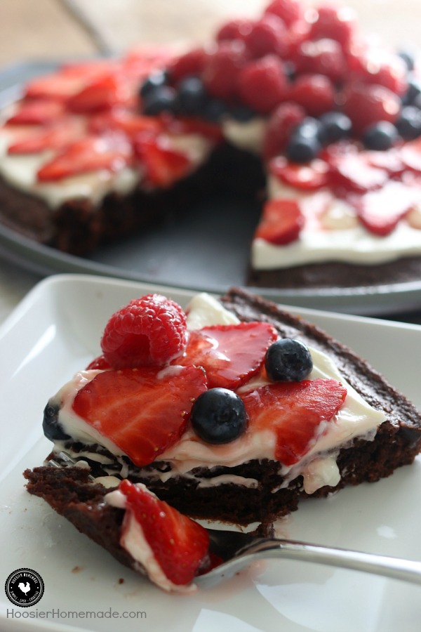 Brownie Fruit Pizza - Start with a simple brownie mix and turn it into a showstopping dessert in minutes! Cream Cheese Fruit Dip, Fruit and Apple Jelly are added to this incredibly easy dessert! 