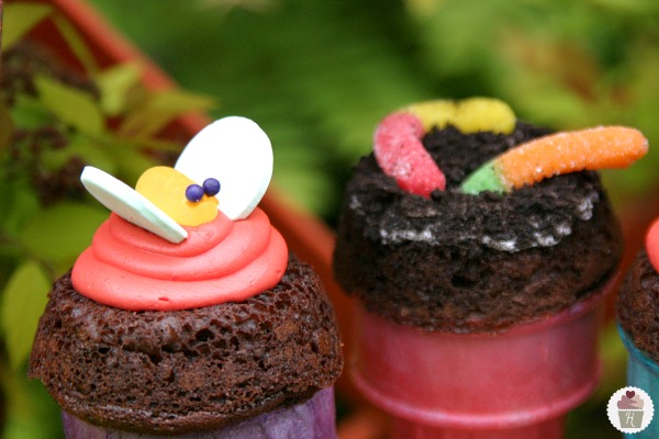 Earth Day Bug Cupcake Cones :: Recipe & Instructions on HoosierHomemade.com