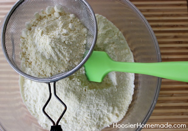 How to Make a Pie Crust from a Cake Mix :: Recipe and Tutorial on HoosierHomemade.com