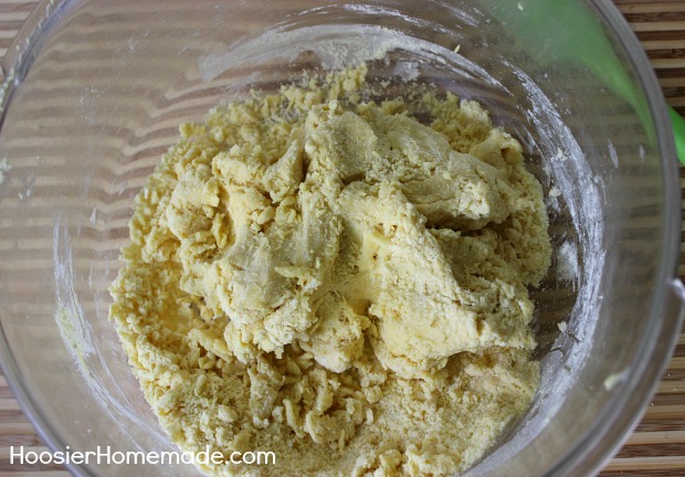 How to Make a Pie Crust from a Cake Mix :: Recipe and Tutorial on HoosierHomemade.com