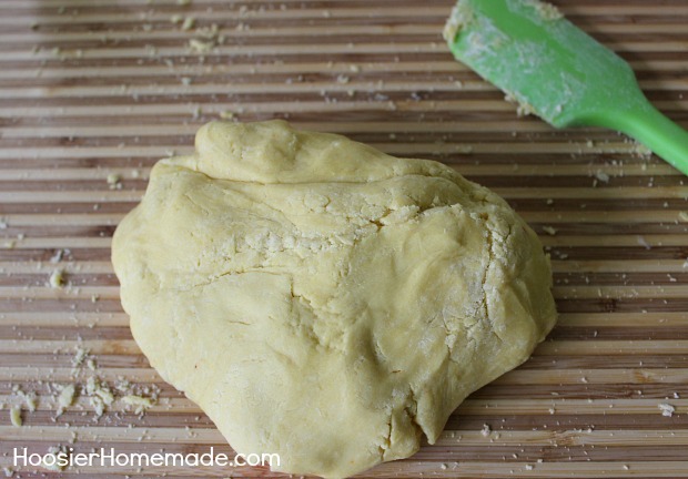 How to Make a Pie Crust from a Cake Mix :: Recipe and Tutorial on HoosierHomemade.com