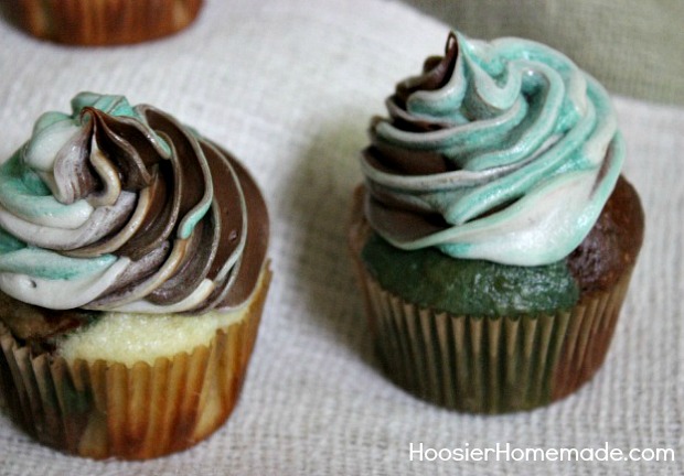 Father's Day Cupcakes | Camouflage Cupcake Recipe on HoosierHomemade.com