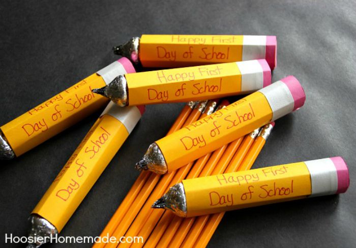 CANDY PENCILS - Make these FUN Candy Pencils for Teacher Gifts, Classroom Treats and more! The kids will have a blast helping to make them too! Just a few simple supplies are all you need! 