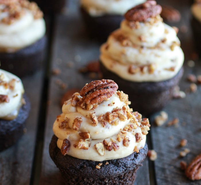 Chocolate-Bourbon-Pecan-Pie-Cupcakes-with-Butter-Pecan-Frosting-9