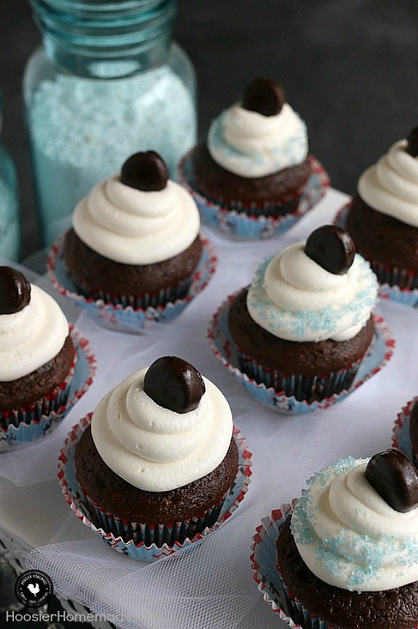 These Chocolate Peppermint Cupcakes are bursting with flavor! A simple chocolate cake mix is turned into a luscious holiday treat. And then if that's not enough, topped with Buttercream Peppermint Frosting. 