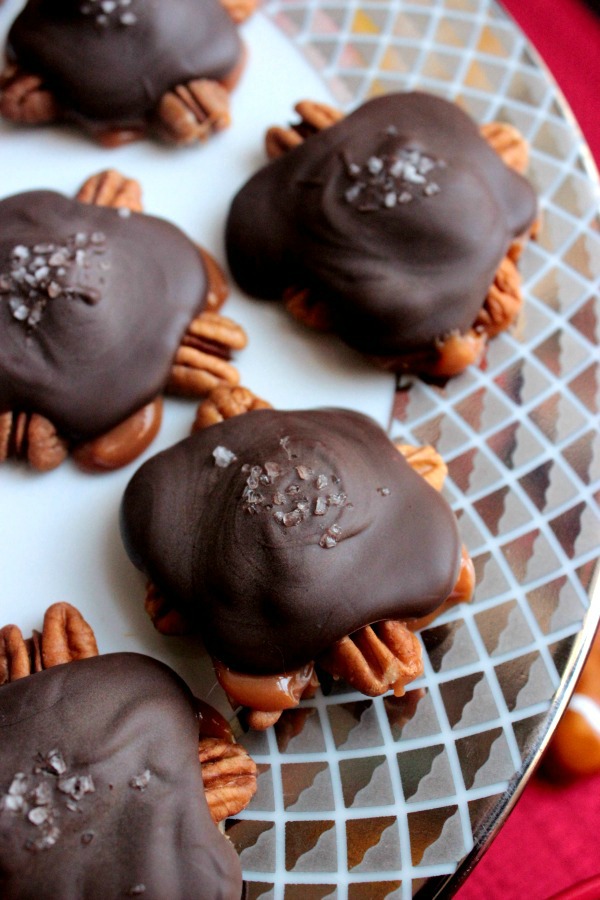 No need to buy - these Homemade Chocolate Turtles are easy to make and are perfect for holiday gift giving! Visit our 100 Days of Homemade Holiday Inspiration for more recipes, decorating ideas, crafts, homemade gift ideas and much more!