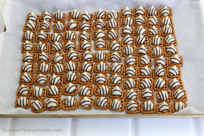 PRETZEL HUGS - The Perfect Christmas Candy! ONLY 3 ingredients!