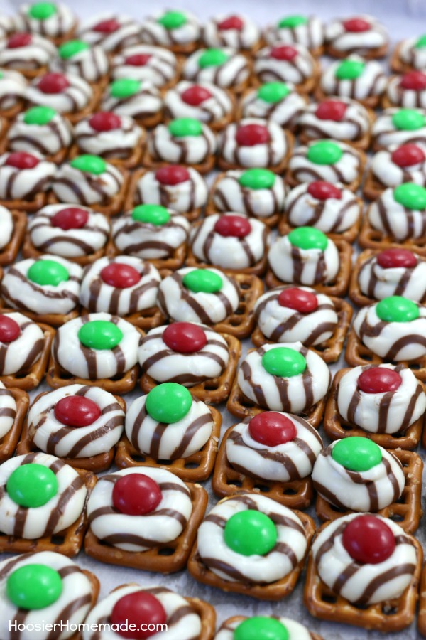 Christmas Candy: Pretzel Hugs