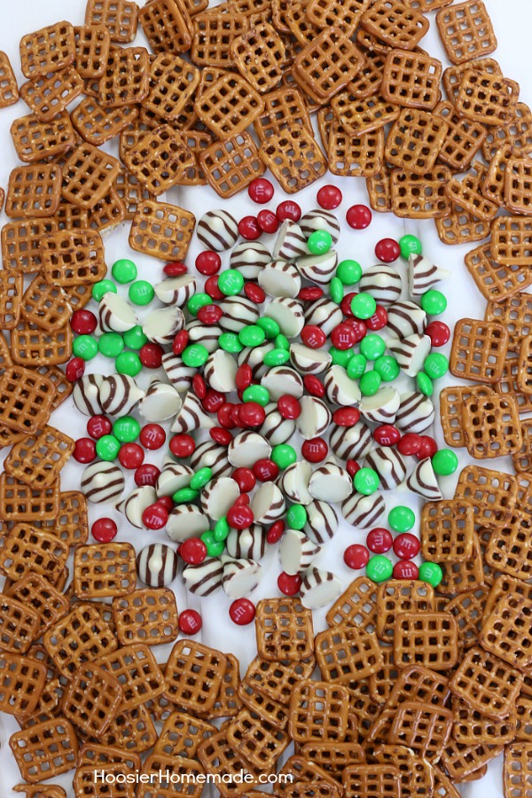 PRETZEL HUGS - The Perfect Christmas Candy! ONLY 3 ingredients!