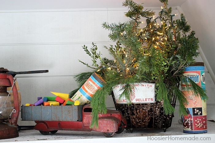 FARMHOUSE CHRISTMAS DECORATING -- She Shed Outdoor Christmas Decorations