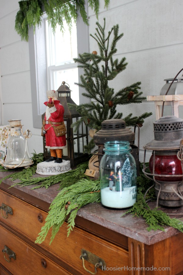 FARMHOUSE CHRISTMAS DECORATING -- She Shed Outdoor Christmas Decorations