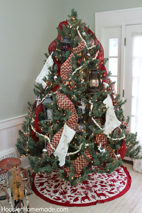 Vintage Red and White Christmas Tree on HoosierHomemade.com