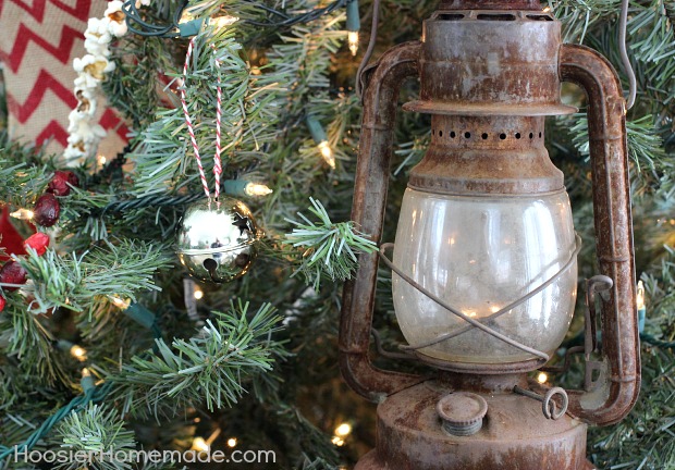 Vintage Christmas Tree | on HoosierHomemade.com