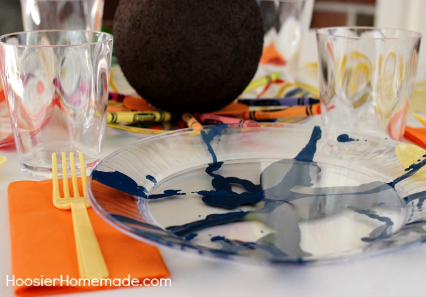 Thanksgiving Kids Table | How to make Crayon Art Plates on HoosierHomemade.com