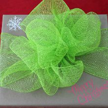 Creative-Gift-Wrapping.Deco-Mesh-Gift220