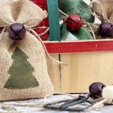 DIY-Burlap-Gift-Bags-with-livelaughrowe.com_