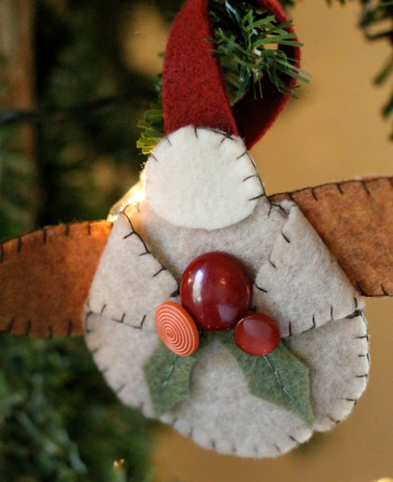 DIY Felt Ornament | 100 Days of Homemade Holiday Inspiration on HoosierHomemade.com