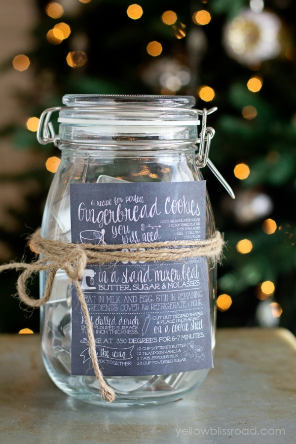 DIY Sugar Cookie Gift Ideas with FREE Printable Chalkboard Recipes - perfect for neighbors, teachers, co-workers and more! Visit our 100 Days of Homemade Holiday Inspiration for more recipes, decorating ideas, crafts, homemade gift ideas and much more!