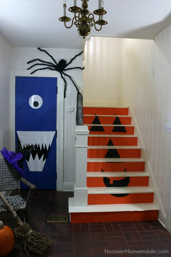 HALLOWEEN DOORS -- Create these fun and easy Halloween decorations with a few simple supplies!