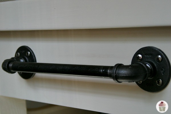 Black pipe towel online rail