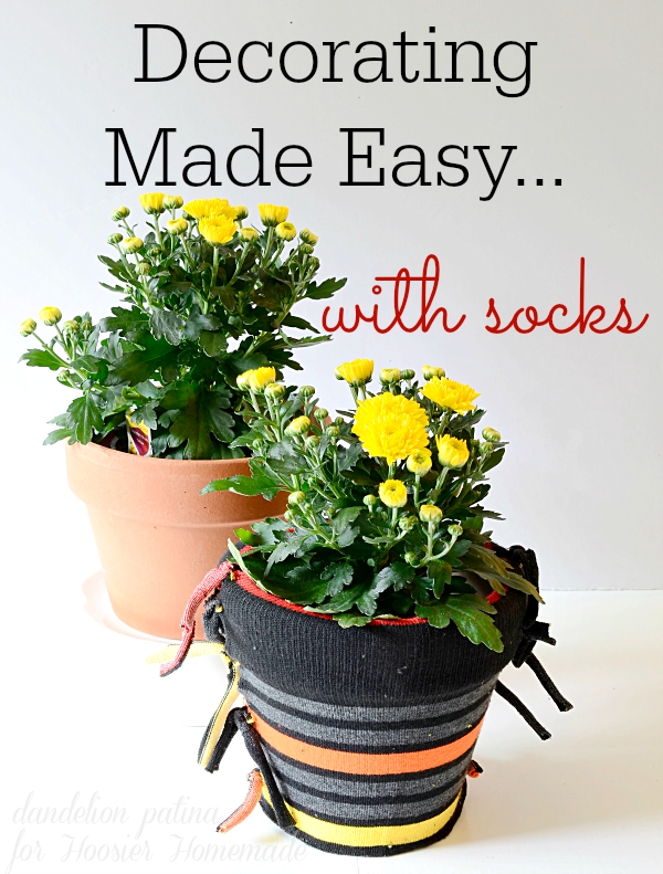 EASIEST DECORATING PROJECT EVER! Create these patterned pots for decorating with just a few easy steps. Full tutorial by dandelion patina for Hoosier Homemade. #decorating #crafts