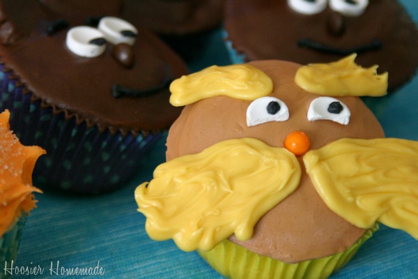 Dr. Seuss Lorax Cupcakes | on HoosierHomemade.com