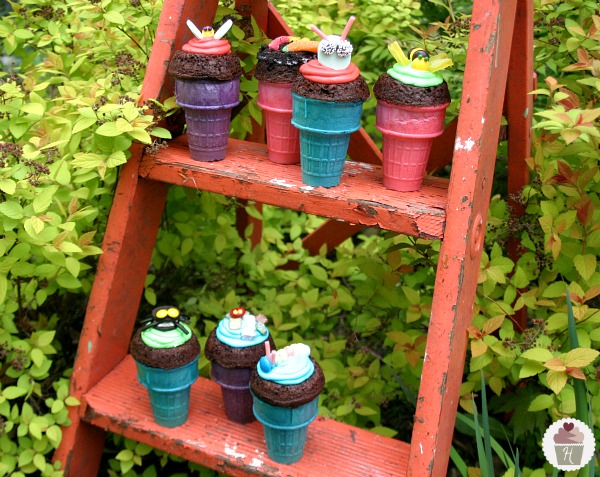 Earth Day Bug Cupcake Cones :: Recipe & Instructions on HoosierHomemade.com