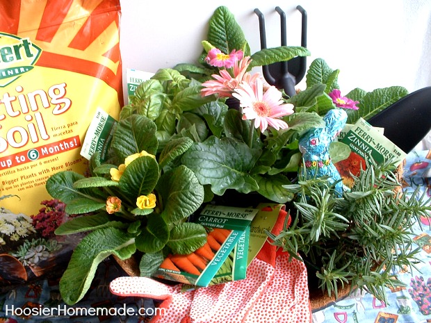 Easter Basket for the Gardener | Details on HoosierHomemade.com