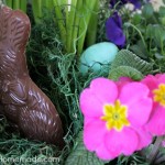 Easter Tablescape with 5 minute Centerpiece and Bunny Napkins :: Instructions on HoosierHomemade.com