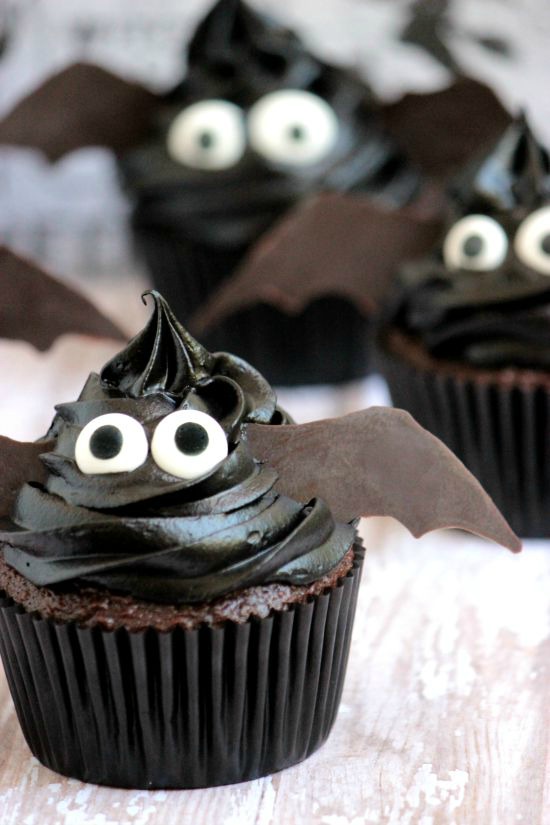 Easy Bat Cupcakes for Halloween