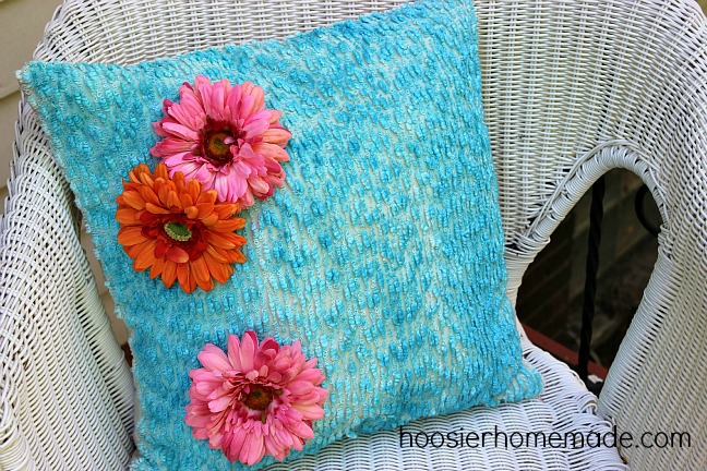 Easy Brush Dyed Pillow :: Hoosier Homemade
