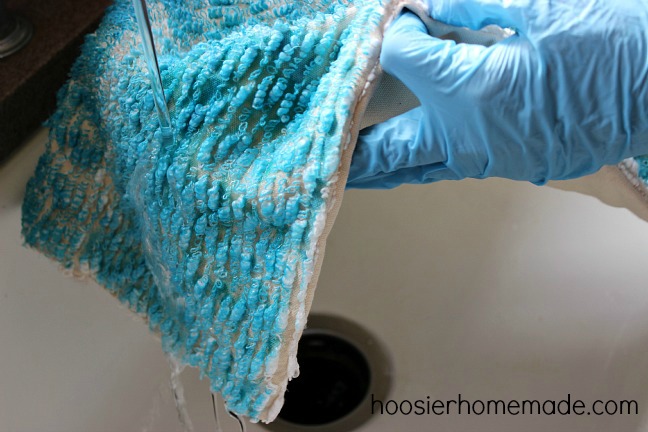 Easy Brush Dyed Pillow Rinse :: Hoosier homemade