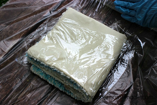 Easy Brush Dyed Pillow Wrap :: Hoosier Homemade
