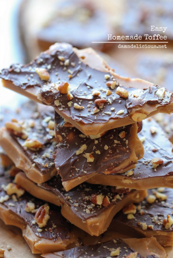 Whip up a batch of this Easy Homemade Toffee to give as gifts, add to cookie trays or enjoy yourself! Pin to your Christmas Board!