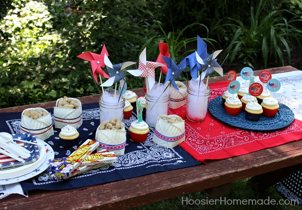 Easy Table Decorations : Summer Entertaining :: on HoosierHomemade.com