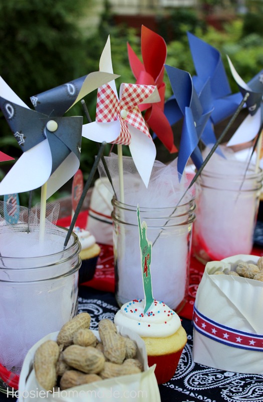 Easy Table Decorations : Summer Entertaining :: on HoosierHomemade.com