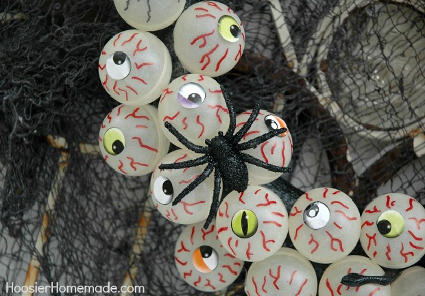 Halloween Craft - Easy to make Eyeball Wreath that Glows-in-the-Dark | Instructions on HoosierHomemade