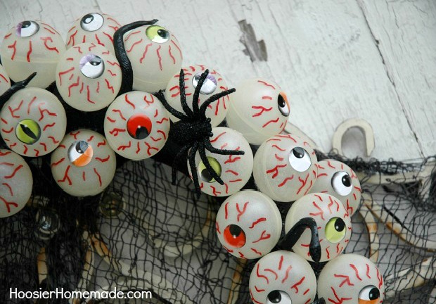 Halloween Craft - Easy to make Eyeball Wreath that Glows-in-the-Dark | Instructions on HoosierHomemade