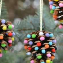 Pom Pom Pinecone Christmas Garland!